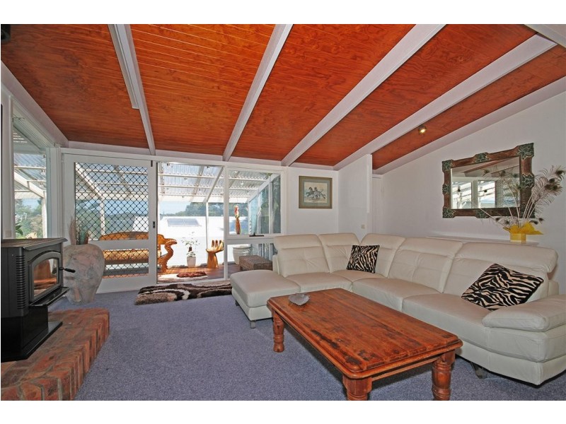 8 Nioka Avenue, Malua Bay NSW 2536