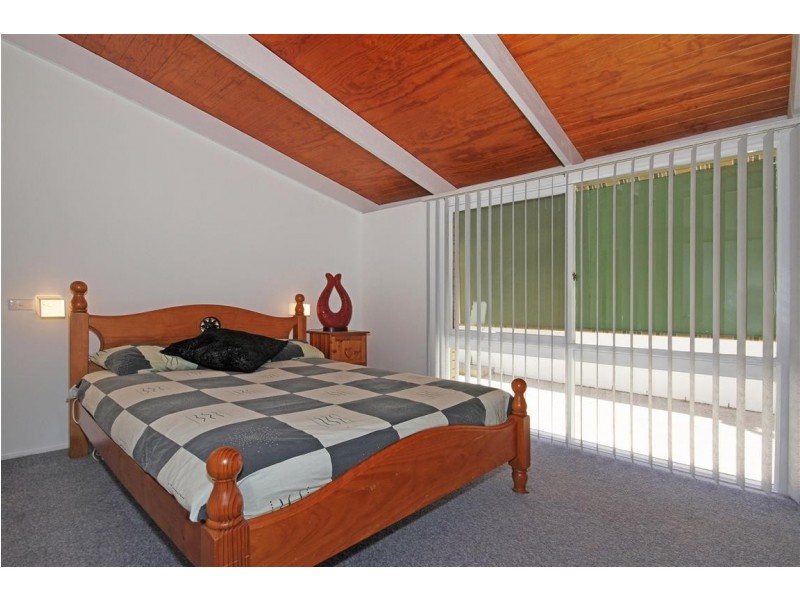 8 Nioka Avenue, Malua Bay NSW 2536