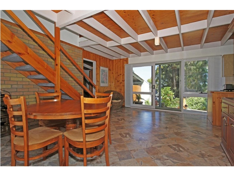 8 Nioka Avenue, Malua Bay NSW 2536