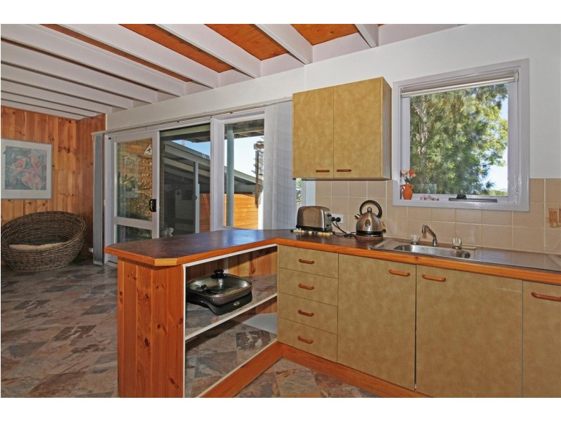 8 Nioka Avenue, Malua Bay NSW 2536