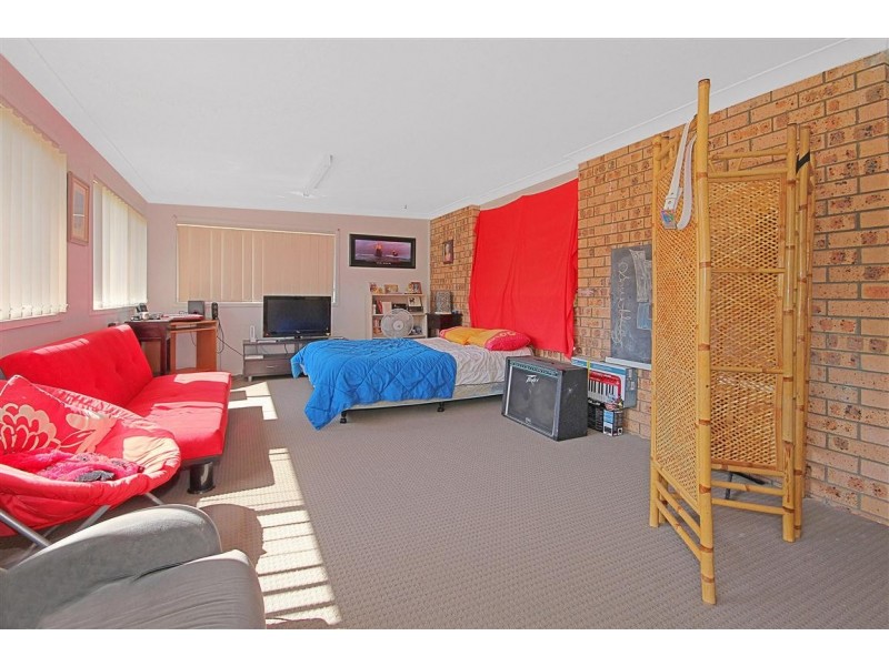 49 Eric Fenning Drive, Surf Beach NSW 2536