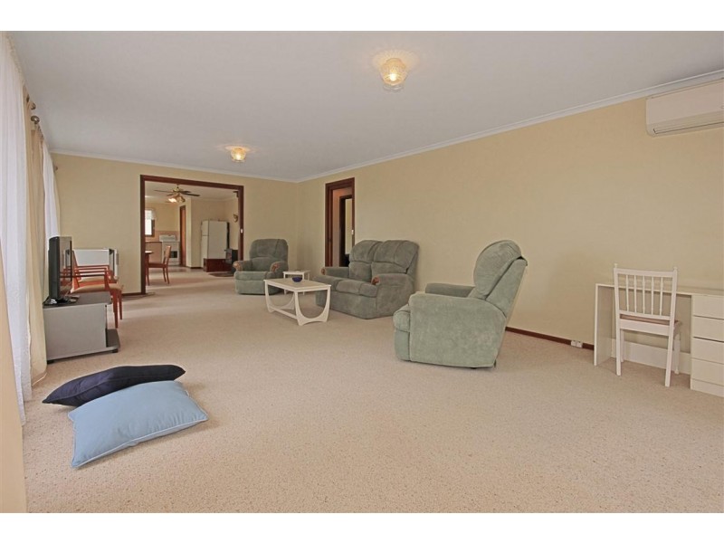 24 Johnson Place, Surf Beach NSW 2536