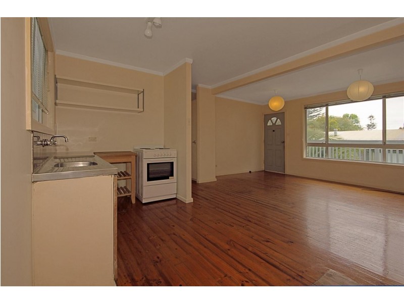 11 Pine Street, Batehaven NSW 2536