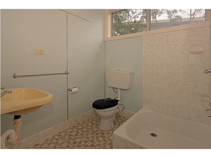 11 Pine Street, Batehaven NSW 2536