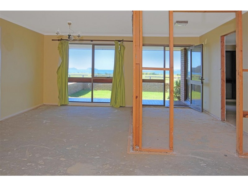 8 Maloneys Drive, Maloneys Beach NSW 2536