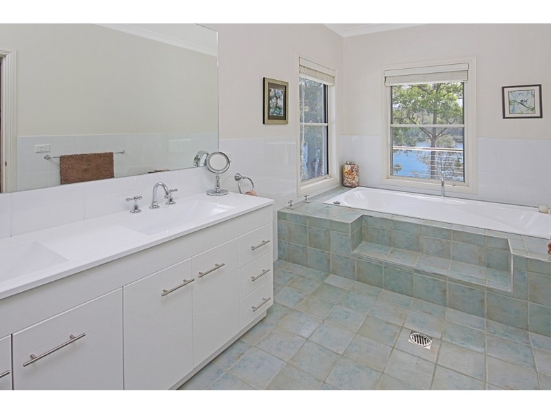 27 Sproxtons Lane, Nelligen NSW 2536