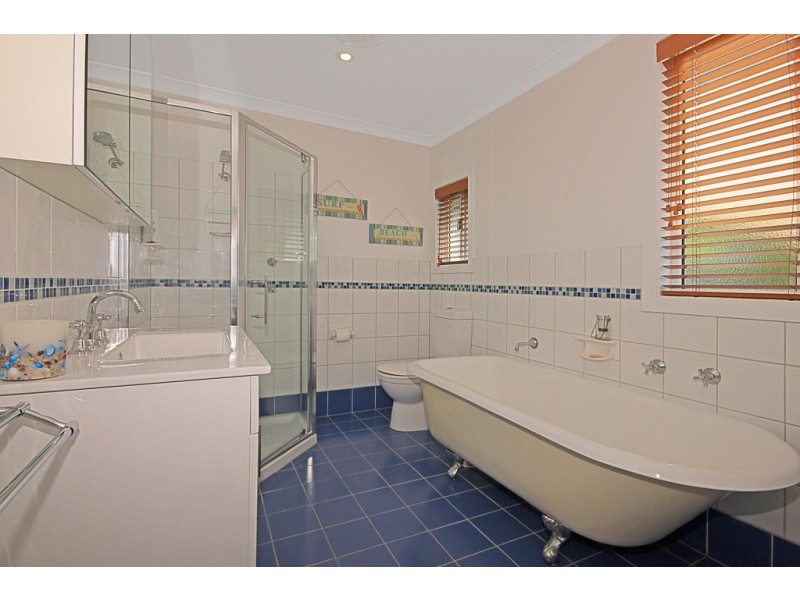 94 Berrima Parade, Surfside NSW 2536