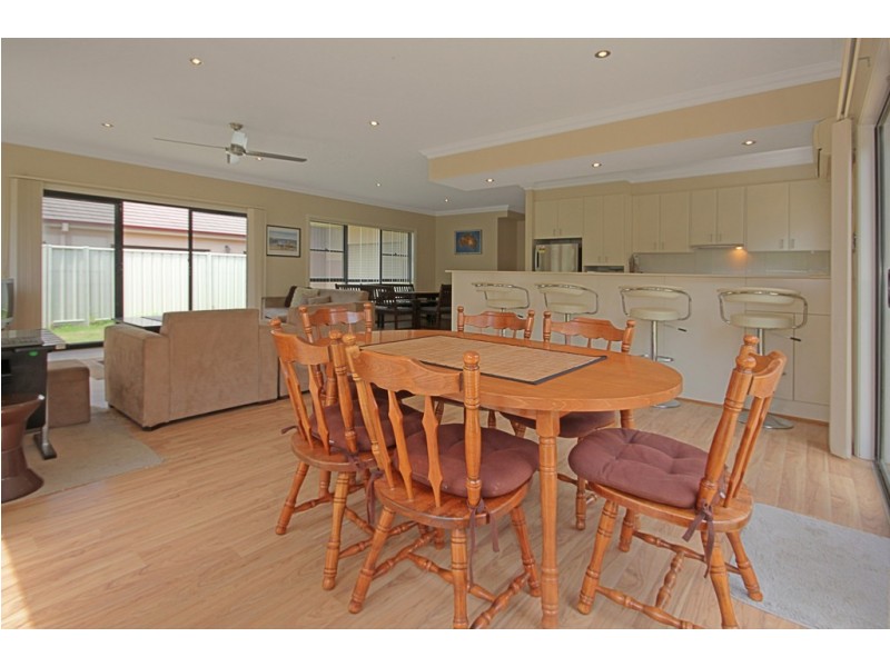 1/16 Henry Place, Long Beach NSW 2536