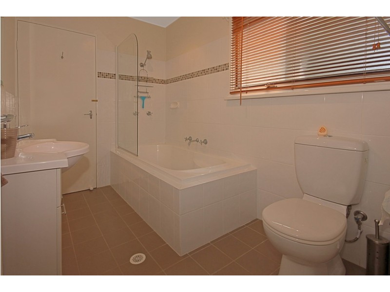 60 Ainslie Parade, Tomakin NSW 2537