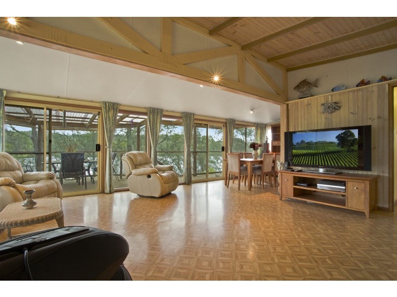 33 Sproxtons Lane, Nelligen NSW 2536