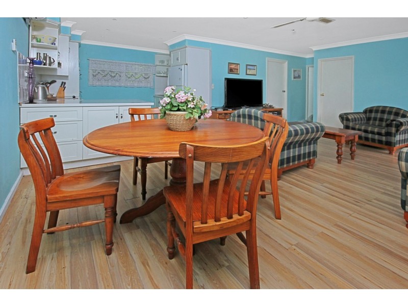 2 Wallarah Street, Surfside NSW 2536