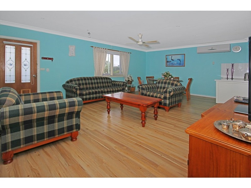 2 Wallarah Street, Surfside NSW 2536