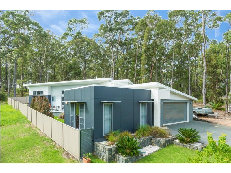 8 Hunter Place, Sunshine Bay NSW 2536
