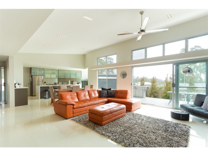 8 Hunter Place, Sunshine Bay NSW 2536