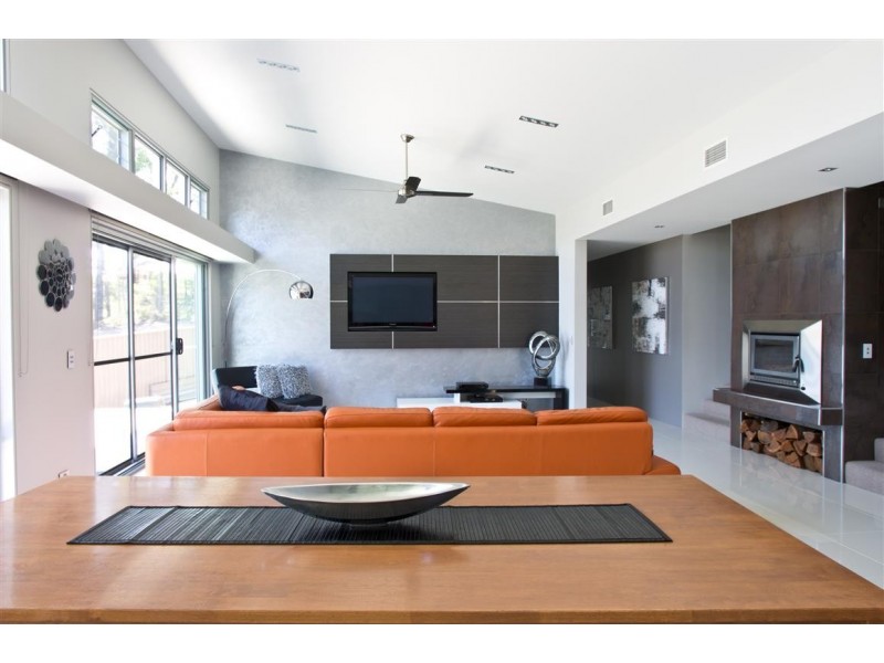 8 Hunter Place, Sunshine Bay NSW 2536