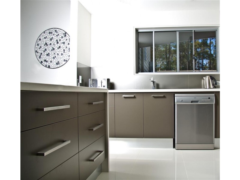 8 Hunter Place, Sunshine Bay NSW 2536