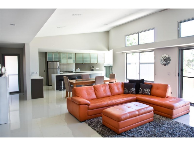 8 Hunter Place, Sunshine Bay NSW 2536