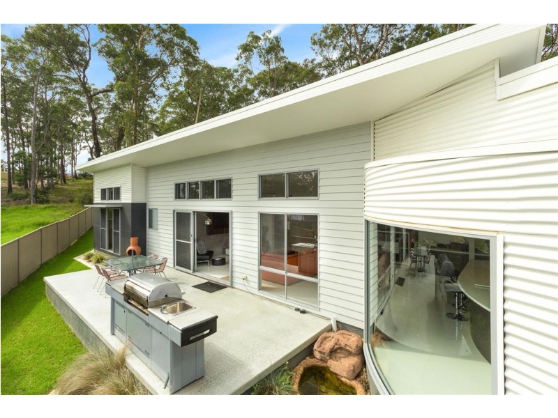 8 Hunter Place, Sunshine Bay NSW 2536