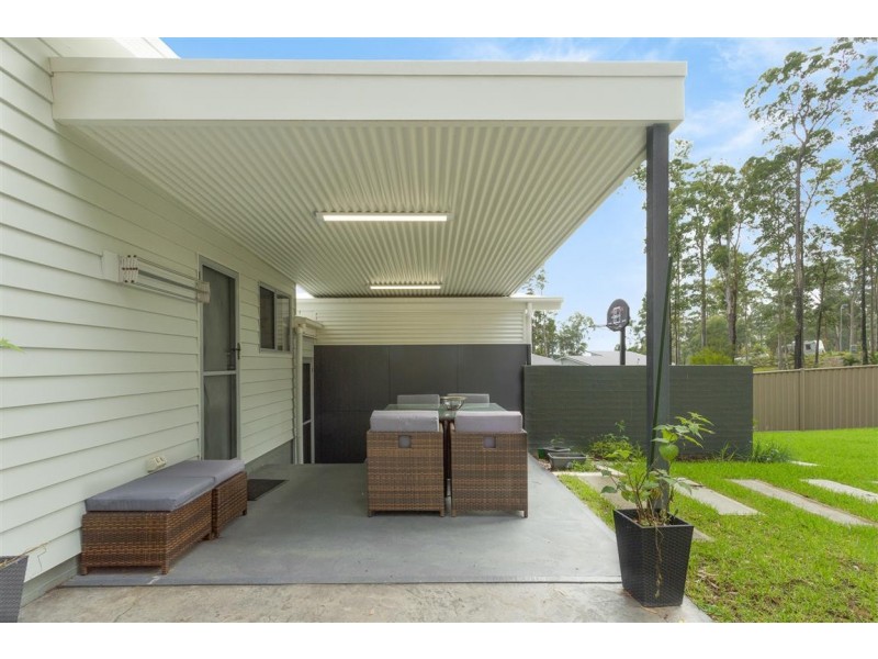 8 Hunter Place, Sunshine Bay NSW 2536