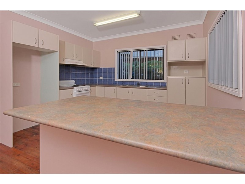 4 Valley Road, Sunshine Bay NSW 2536