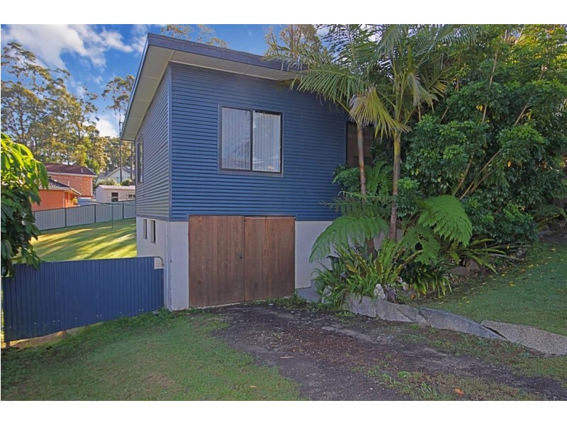 4 Valley Road, Sunshine Bay NSW 2536