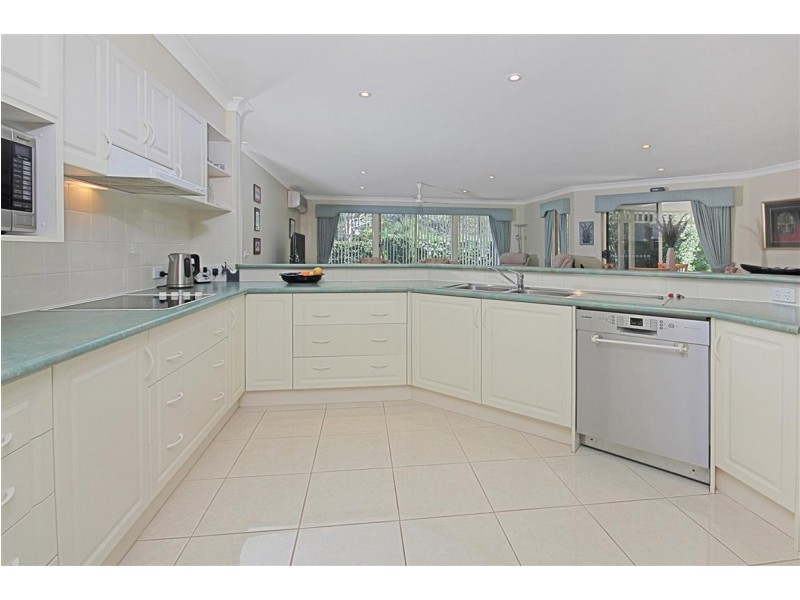 10 Silverdell Place, Surf Beach NSW 2536