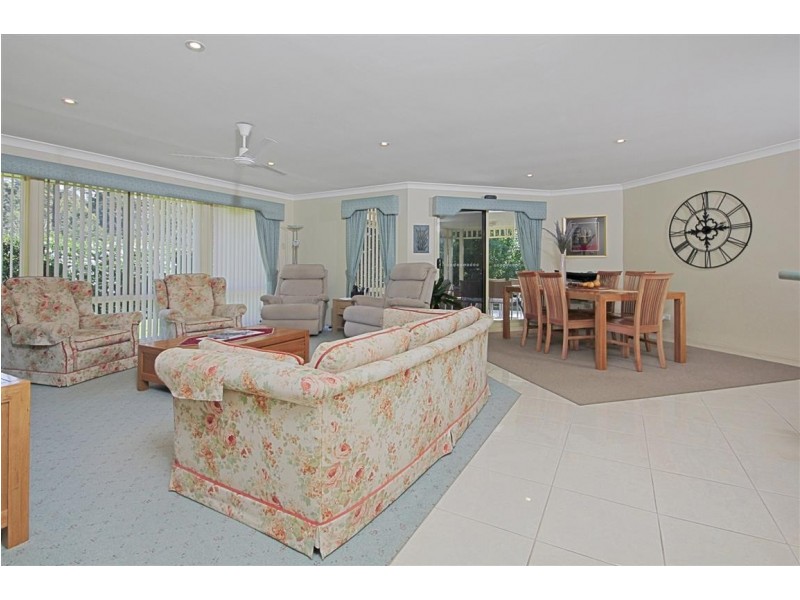 10 Silverdell Place, Surf Beach NSW 2536