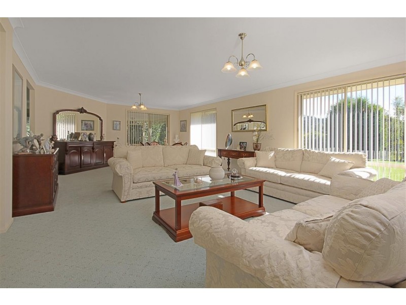 10 Silverdell Place, Surf Beach NSW 2536