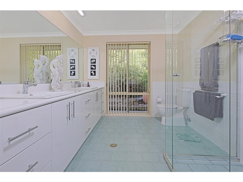 10 Silverdell Place, Surf Beach NSW 2536