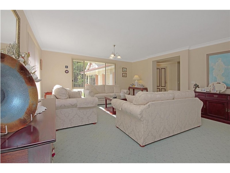 10 Silverdell Place, Surf Beach NSW 2536