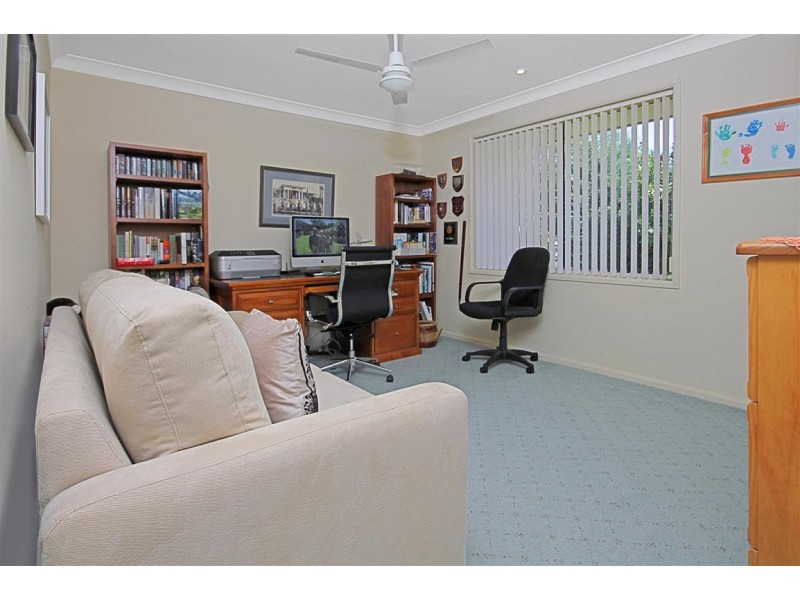 10 Silverdell Place, Surf Beach NSW 2536