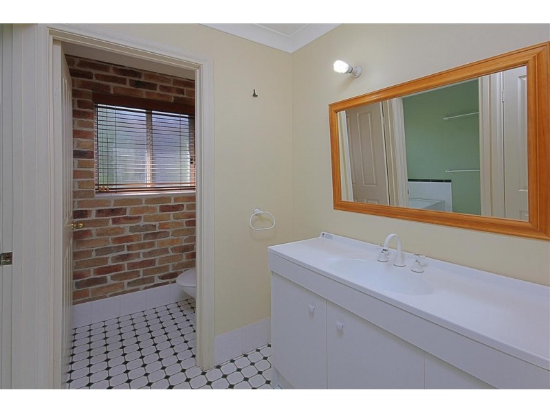 10 Sunshine Bay Road, Sunshine Bay NSW 2536