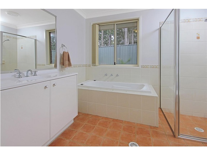 6 Dampier Place, Sunshine Bay NSW 2536