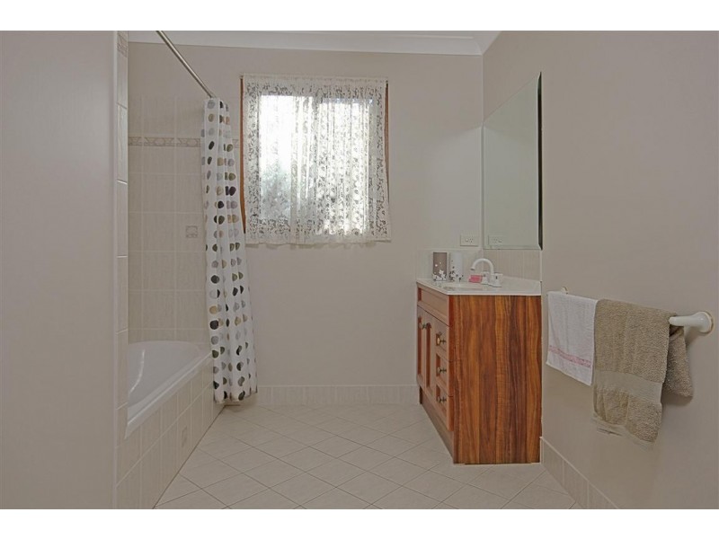 6 Penthouse Place, North Batemans Bay NSW 2536