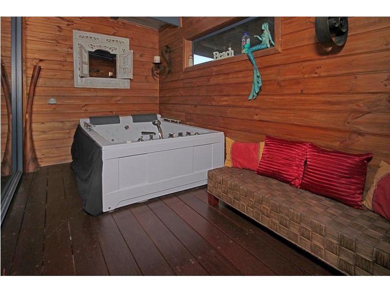 433 George Bass Dr, Malua Bay NSW 2536