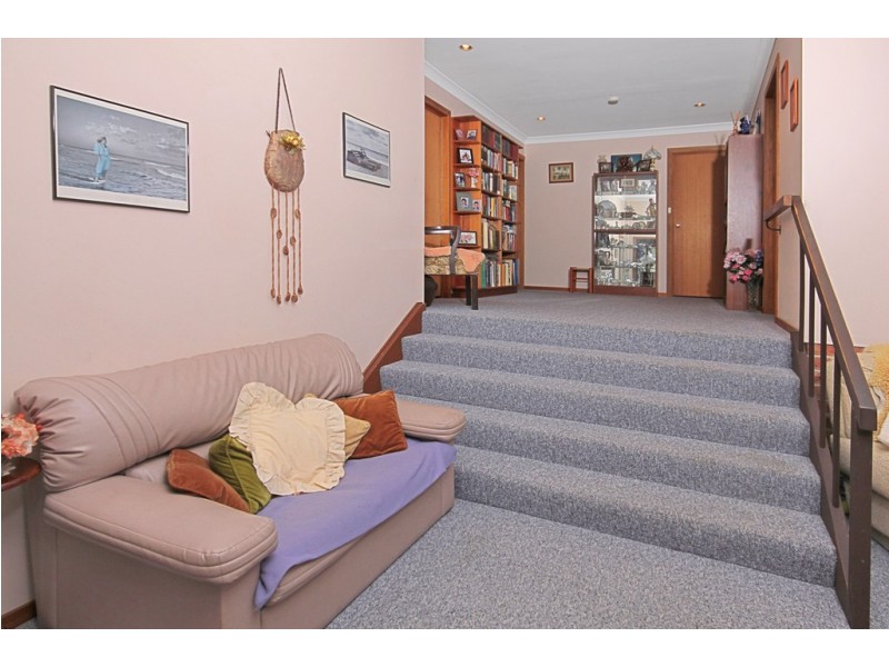 12 Lincoln Crescent, North Batemans Bay NSW 2536