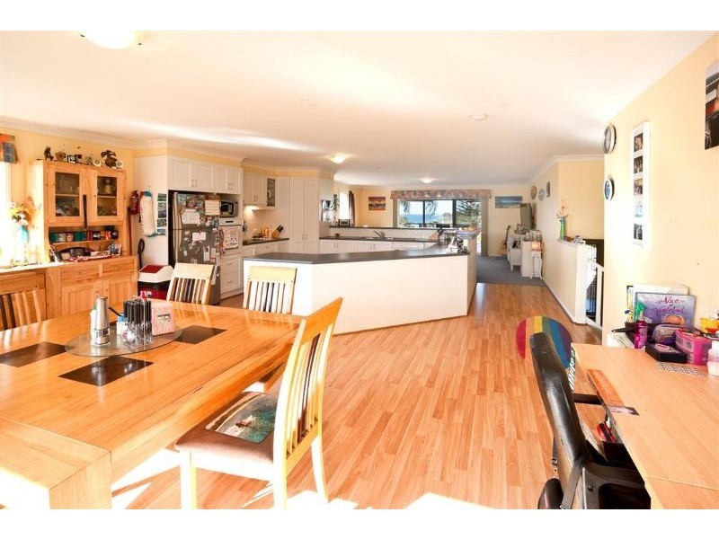 6 Ocean Road, Batehaven NSW 2536