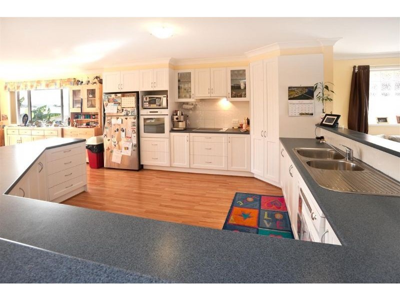 6 Ocean Road, Batehaven NSW 2536