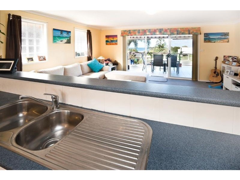 6 Ocean Road, Batehaven NSW 2536