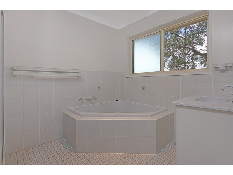 41 Karoola Crescent, Surfside NSW 2536