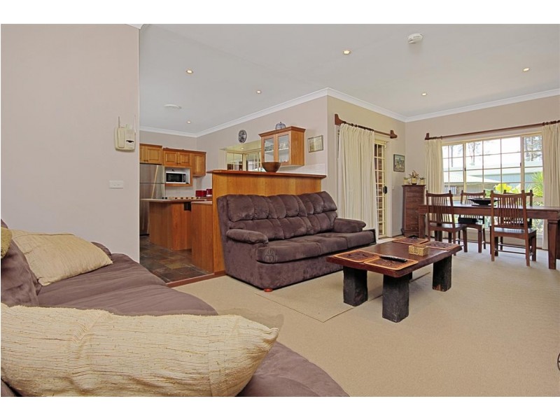 8 Kauzal Crescent, Surf Beach NSW 2536