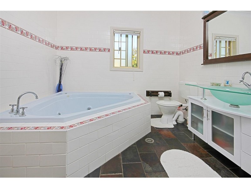 8 Kauzal Crescent, Surf Beach NSW 2536