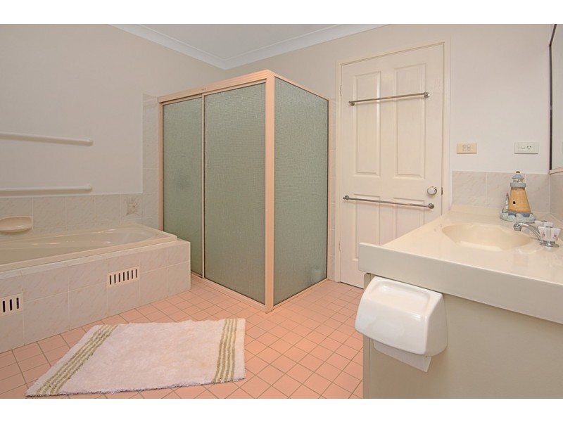 28 Karoola Crescent, Surfside NSW 2536