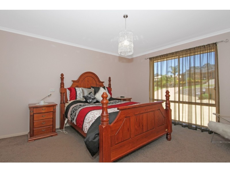 14 Gibson Place, Batehaven NSW 2536