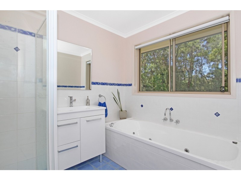14 Gibson Place, Batehaven NSW 2536