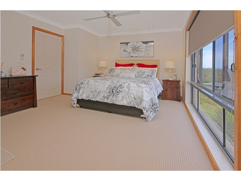 14 Oakwood Way, Catalina NSW 2536