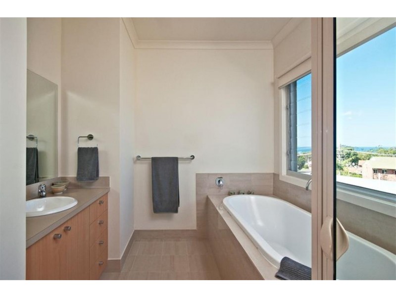 46 Ocean Road, Batehaven NSW 2536