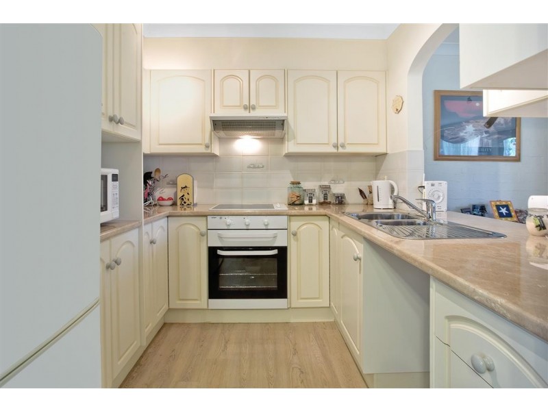 1/2 Lisa Place, Sunshine Bay NSW 2536