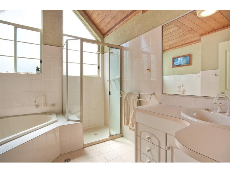 1/2 Lisa Place, Sunshine Bay NSW 2536