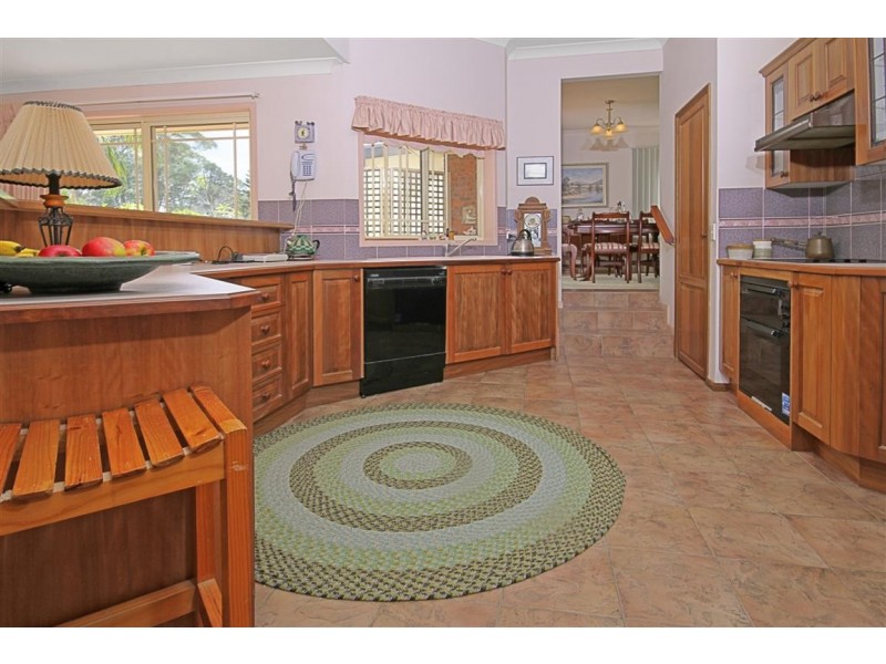 24 Pleasurelea Drive, Sunshine Bay NSW 2536